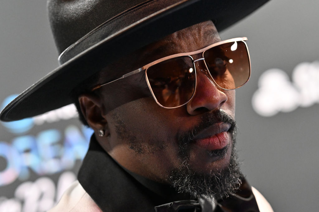 Anthony Hamilton Receives Honorary Degree From Hometown HBCU