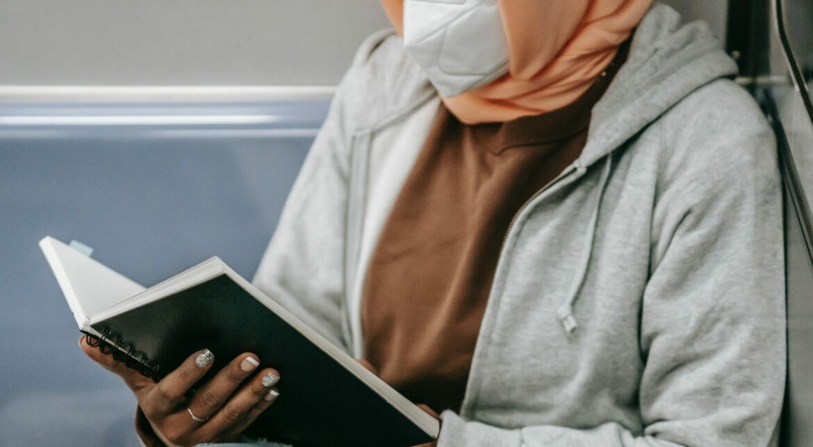 ‘Get Off My Train’ Train Conductor Defends Muslim Passengers From Racist Attack
