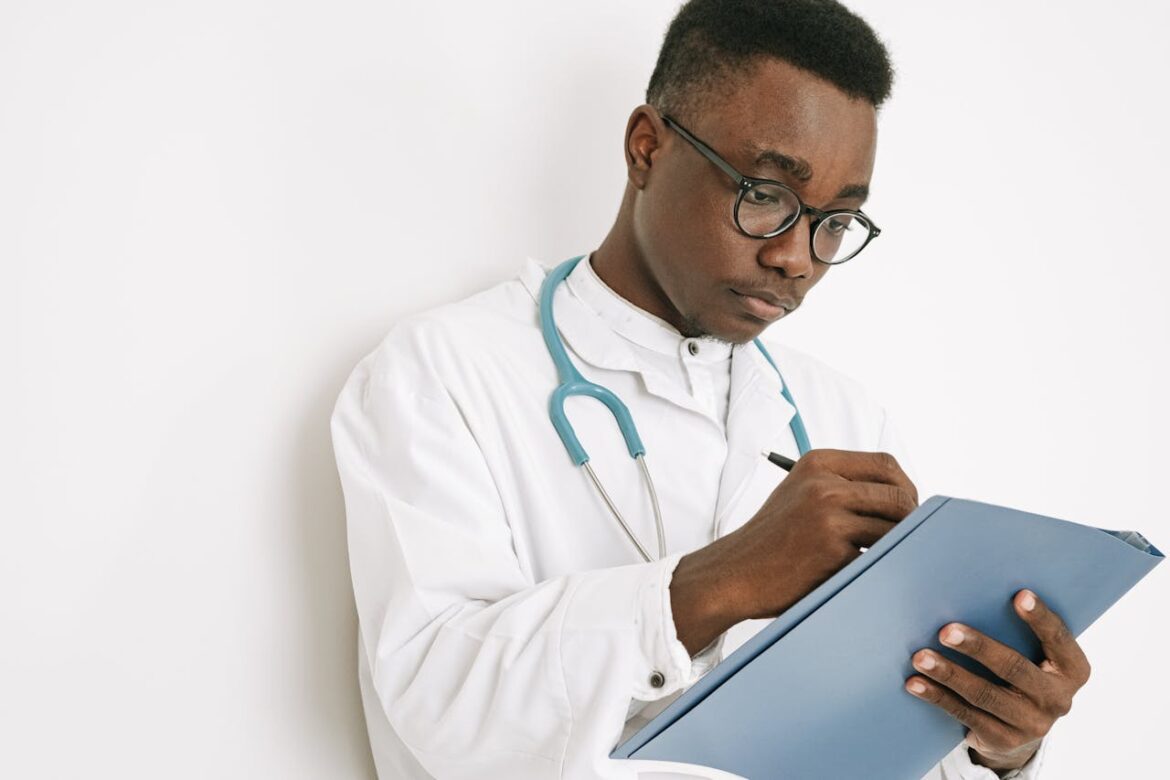 Study: Black, Latinx Doctors See More Low-Income Patients